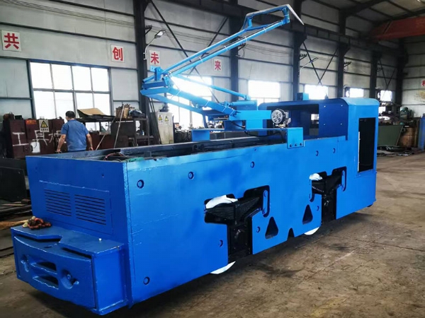 礦用架線式電機(jī)車